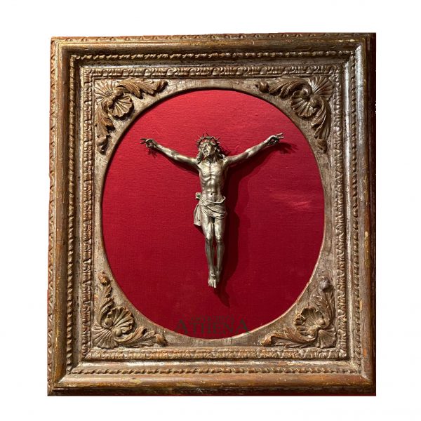 Cristo in argento e cornice in legno.0