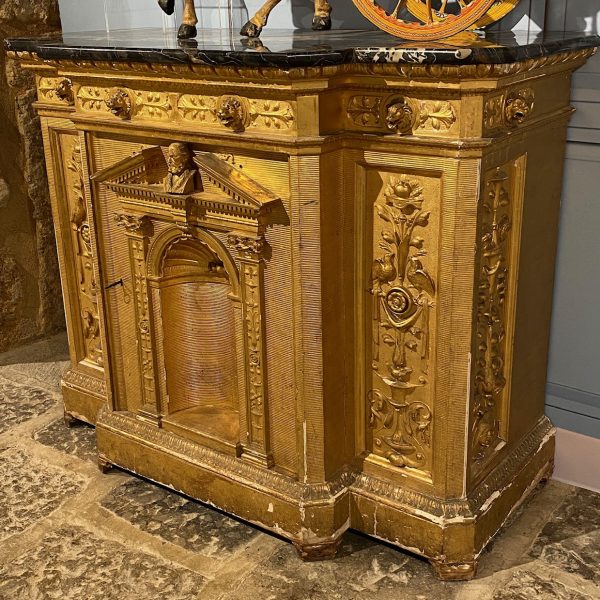 Credenza dorata